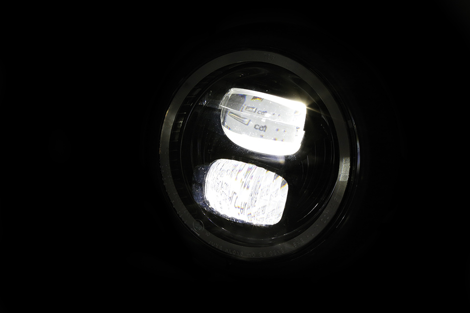 5 3/4 Zoll LED-Scheinwerfer PECOS TYP 7 mit Standlichtring, untere Befestigung, E-geprüftIn verschiedenen Farben erhältlich.
