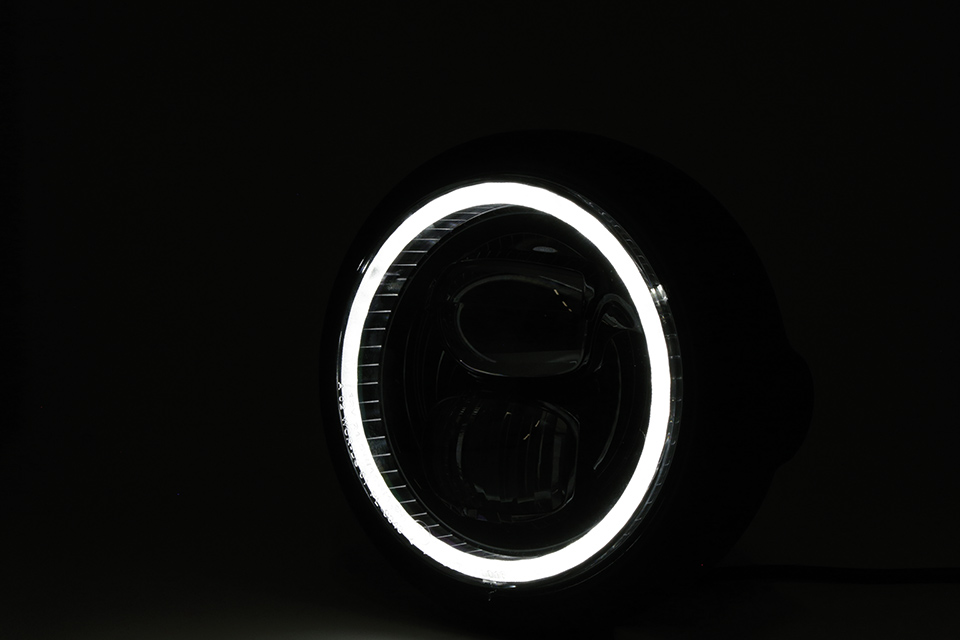 5 3/4 Zoll LED-Scheinwerfer PECOS TYP 7 mit Standlichtring, untere Befestigung, E-geprüftIn verschiedenen Farben erhältlich.